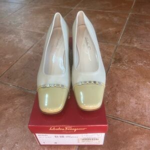 New salvatore ferragamo Boutique women’s Guendy Pumps shoe size 7B